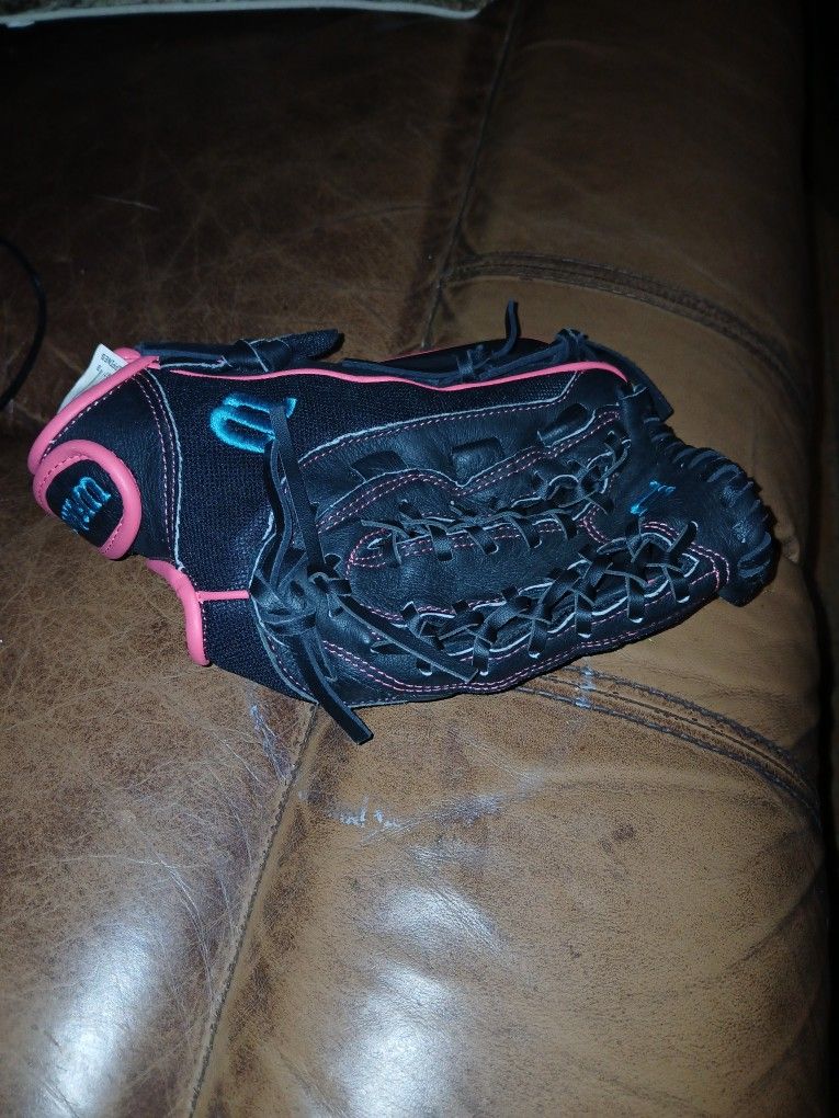 Wilson Flash 12" Fastpitch Female Glove