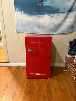 Frigidaire mini fridge refrigerator