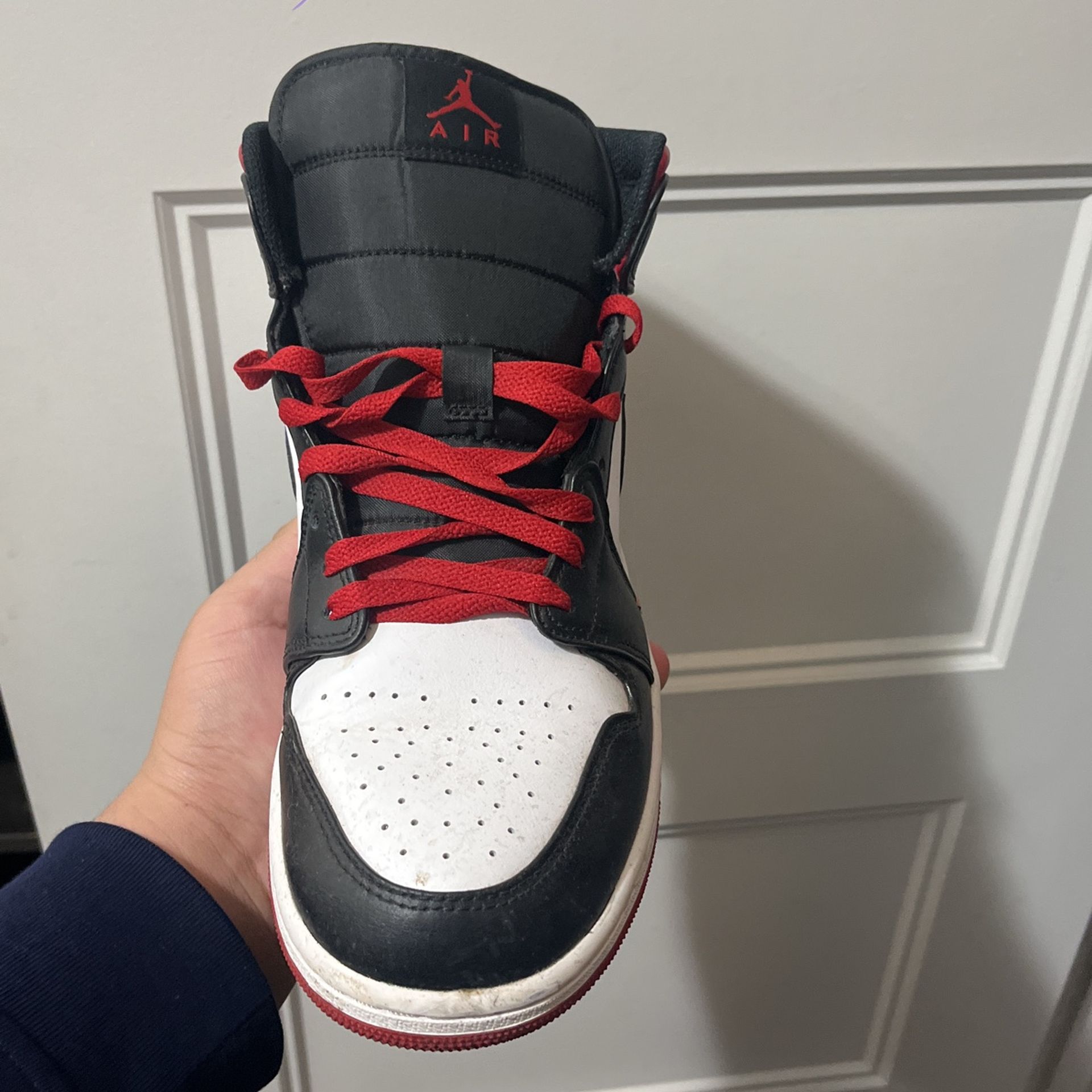Jordan 1 Mid Gym Black Toe