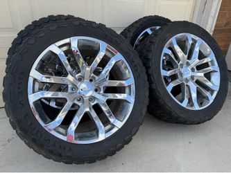 Chevy/Gmc 22s Wheels On Toyo Mud Terrain 33s Tires.