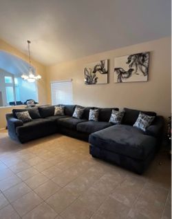 NEED GONE ASAP MOVING - Large Dark Gray U-Shaped Sectional Sofa with Chaise