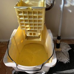 Rubbermaid Janitorial Mop