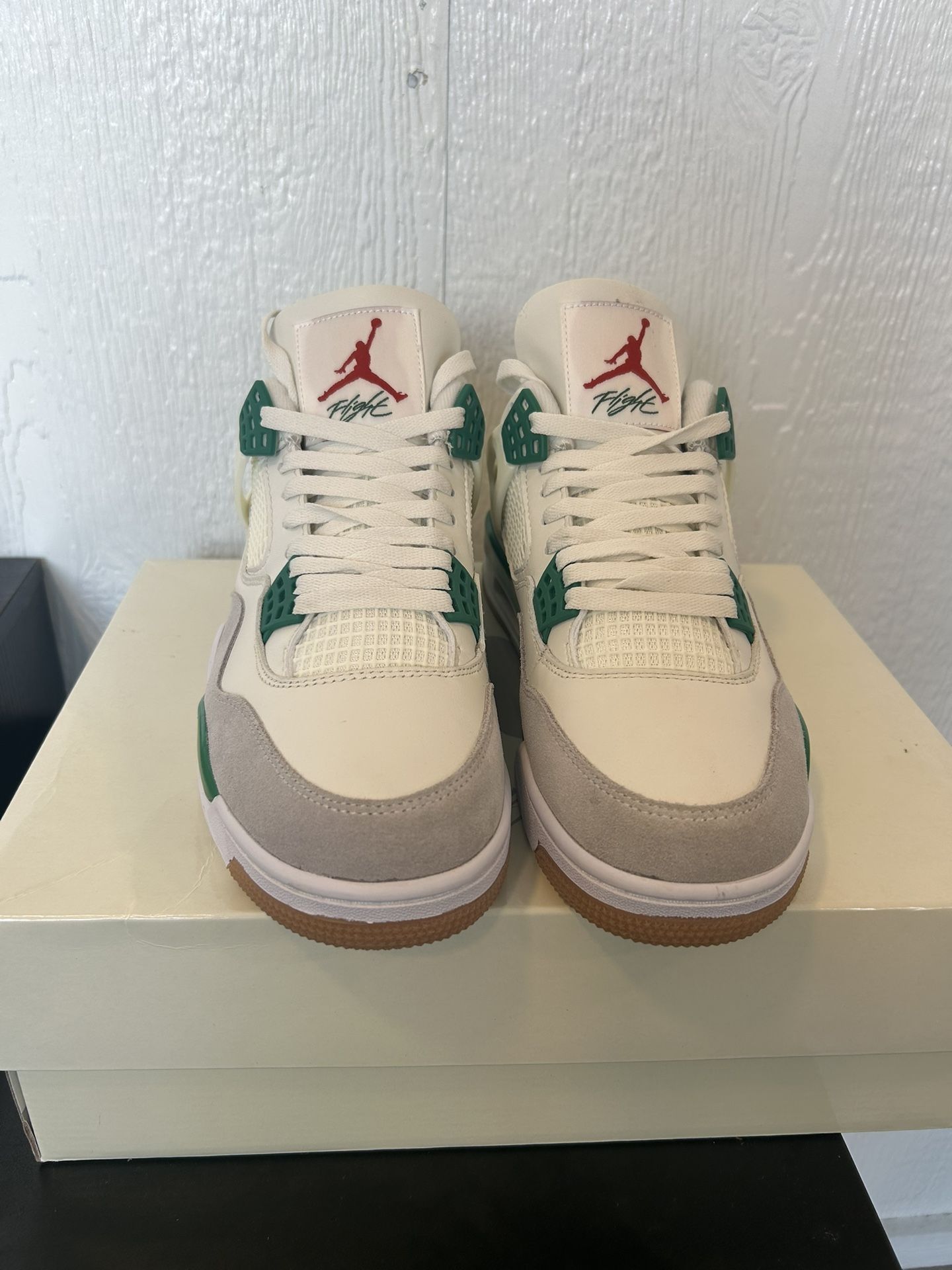 Air Jordan 4 Retro SB Pine Green