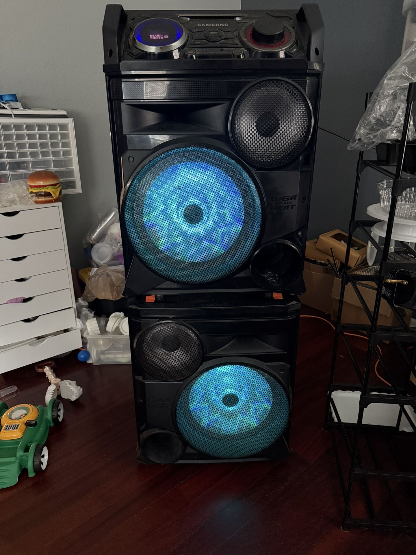 Samsung Giga Speakers