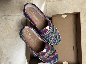 Toms Youth Slip On Size 2.5 New