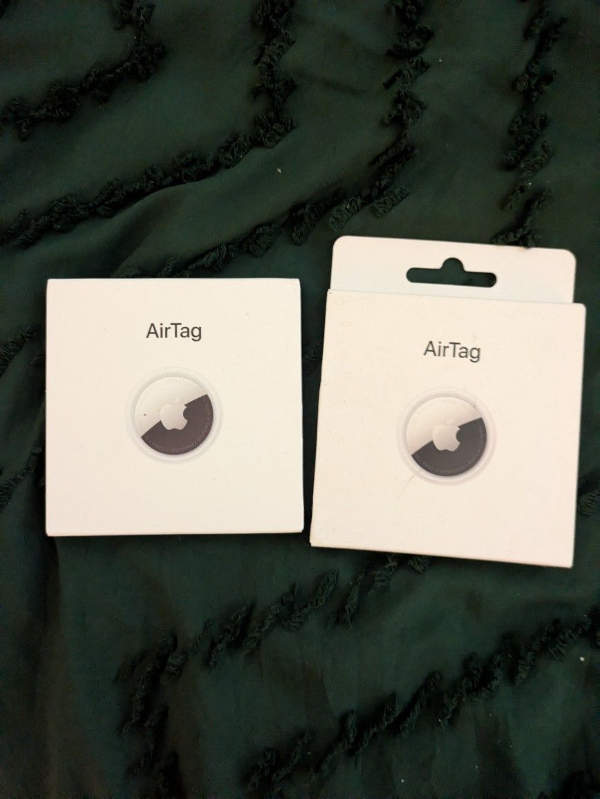 2 Apple Air tags