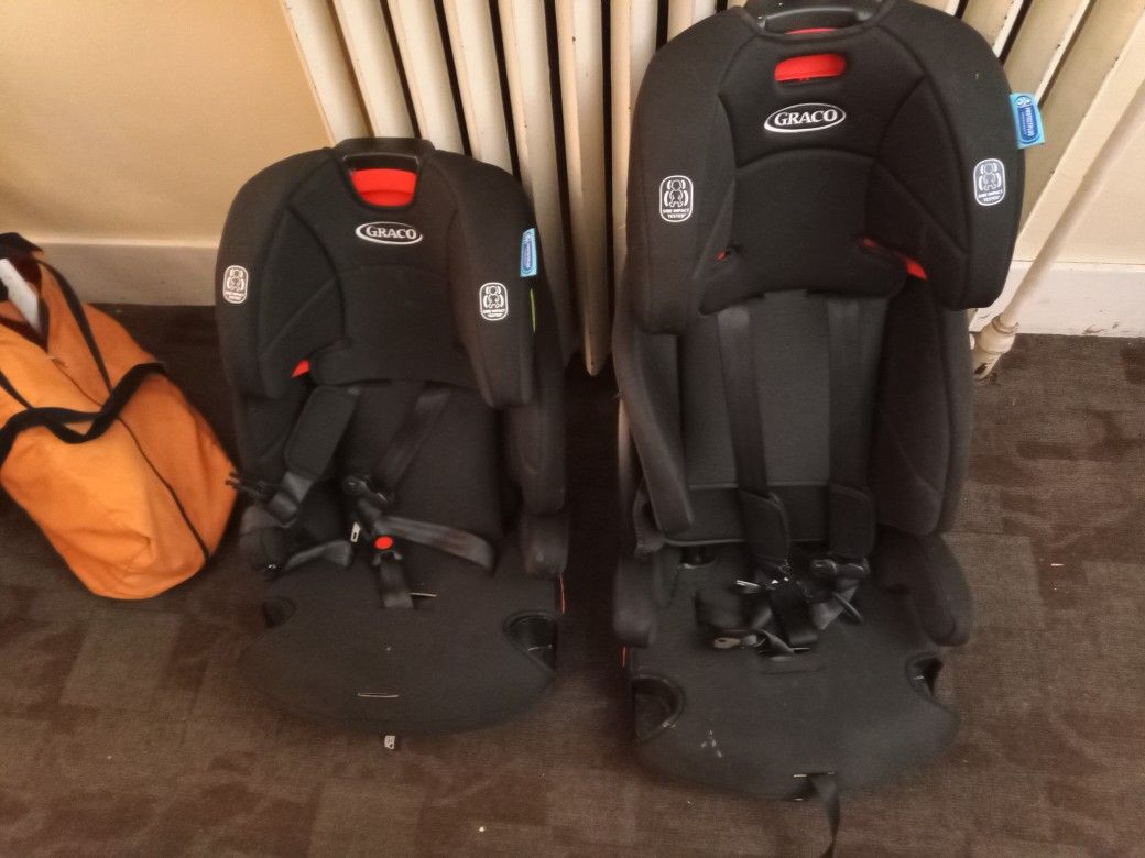 * Two Like New Graco Car Seats*