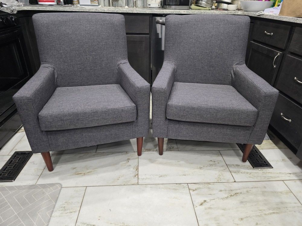 Lounge Armchair w/ wooden legs (set of 2)