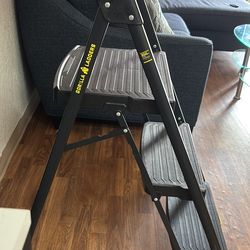 Gorilla Laders  3-Step Pro-Grade Steel Step Stool, 300 lbs. Load Capacity Type IA Duty Rating (9ft. Reach Height)