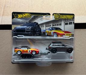 Hot Wheels 2026 Team Transport  '89 Porsche 944 Turbo & '08 Cayenne #95