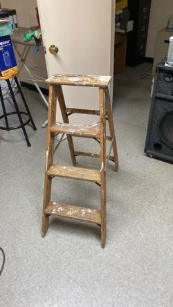 3 foot wooden ladder