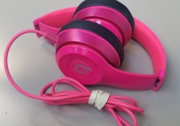 Beats by dr dre solo 2 pink used. Not wireless