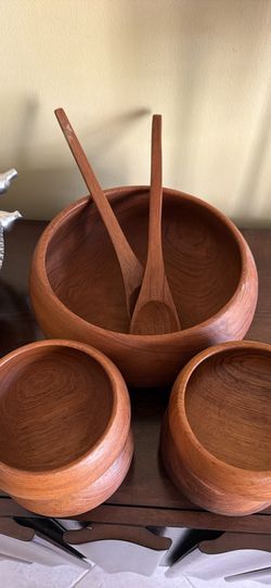 Wooden Salad Bowl Set with 4 Bowls And Serving Spoons