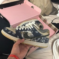 Travis Scott sb dunk size 10