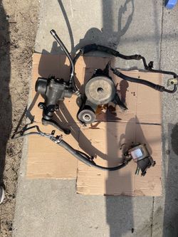 1989to1985 Toyota pickup truck 22r engine complete power steering asking$480
