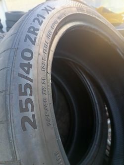 255/40ZR21 Continental Tires (4)