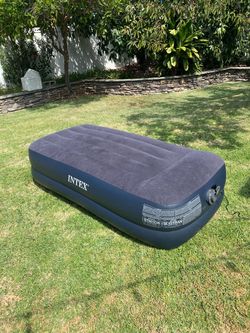 Like New Intex Twin Size Air Mattress