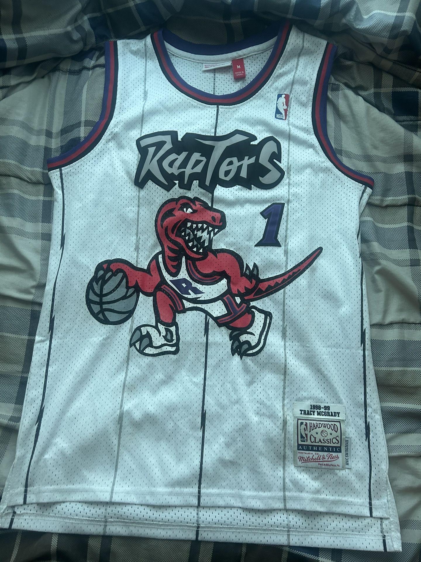 White Raptors Sz M Jersey (Excellent Condition)