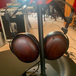 Monolith 565C Planar Magnetic Headphones