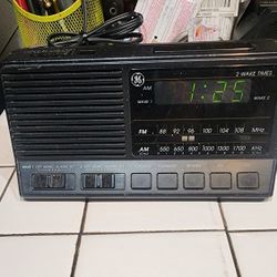 Vintage GE am-fm Radio/Alarm Clock