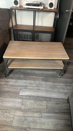 Nice Table 3 .42 Feet’s Long ,wide 1.23 Feet And 1.17 Tall