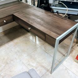 Nice Wood & Metal L-Shape Office & Chairs