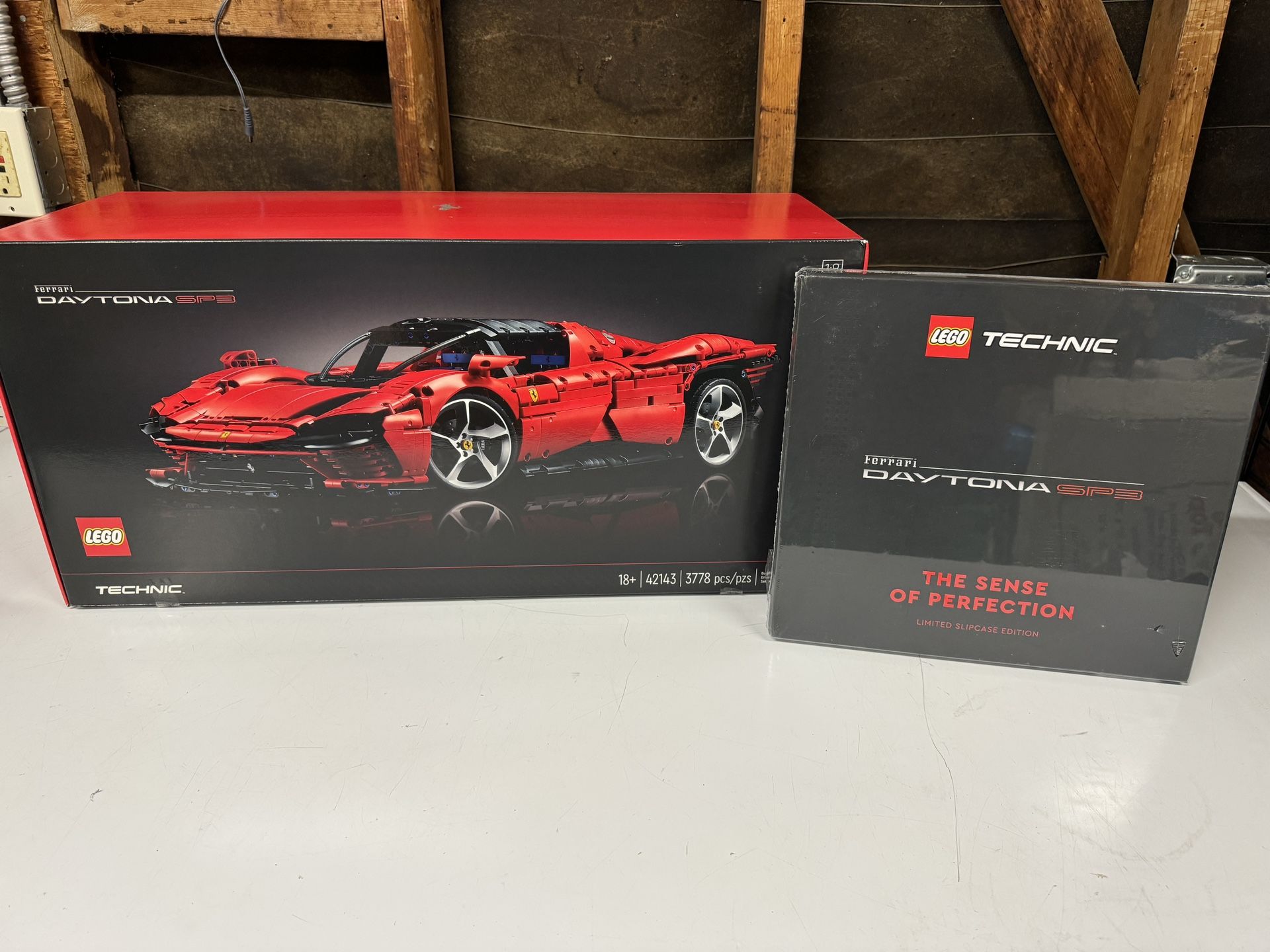 LEGO 42143 Technic Ferrari Daytona SP3 & The Sense Of Perfection 1101/5000 Book NEW SEALED