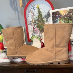 Ugg  Essential Winter Boots 