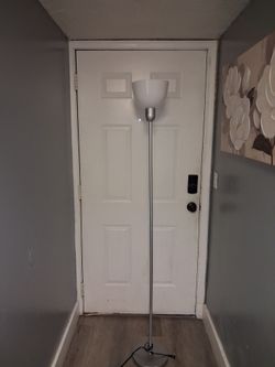 Tall standing lamp