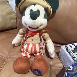 y Mickey Mouse Main Attraction Jungle Cruise Plush