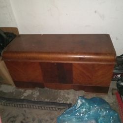 Antique
Hope chest