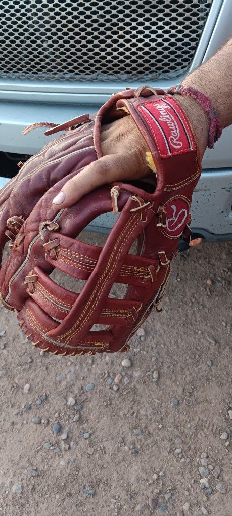 Rawlings Baseball Glove