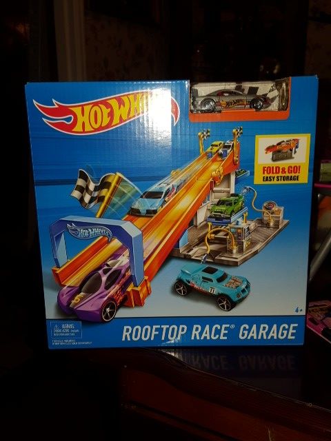 Hot wheels rooftop best sale race garage exclusive playset