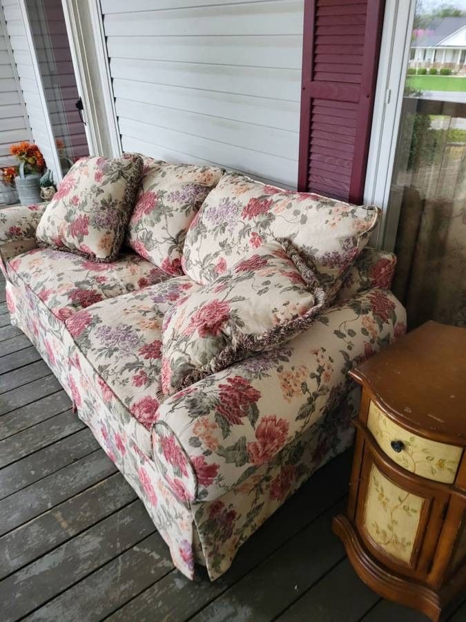 Nice COUCH