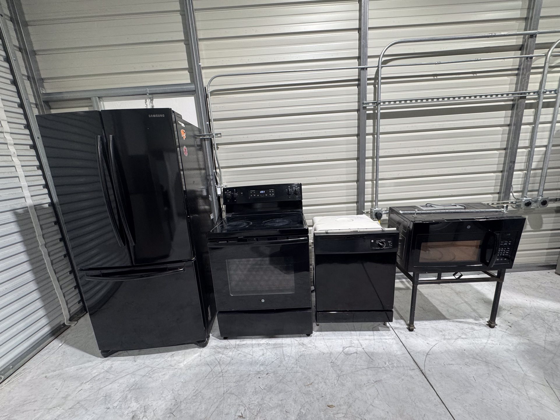 3 Years Old Kitchen Appliances Set 