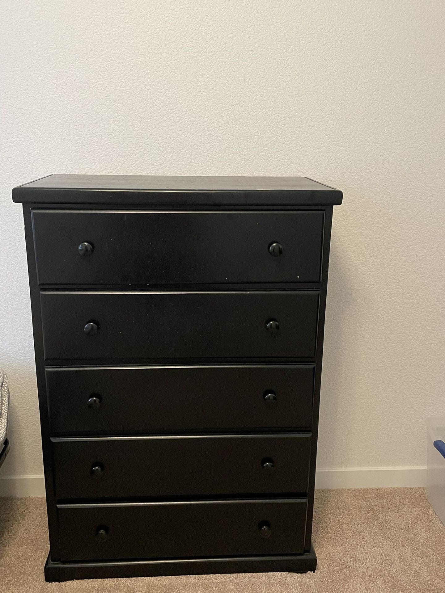 Beautiful Black dresser (good condition)