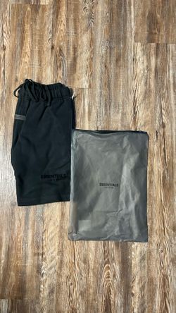 Black essential shorts