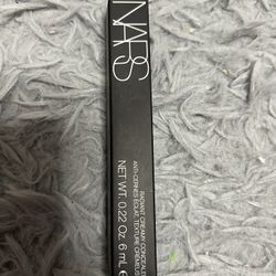 Nars Radiant Creamy Concealer with Hydrating Medium Coverage in Color L2.4 Café Au Lait