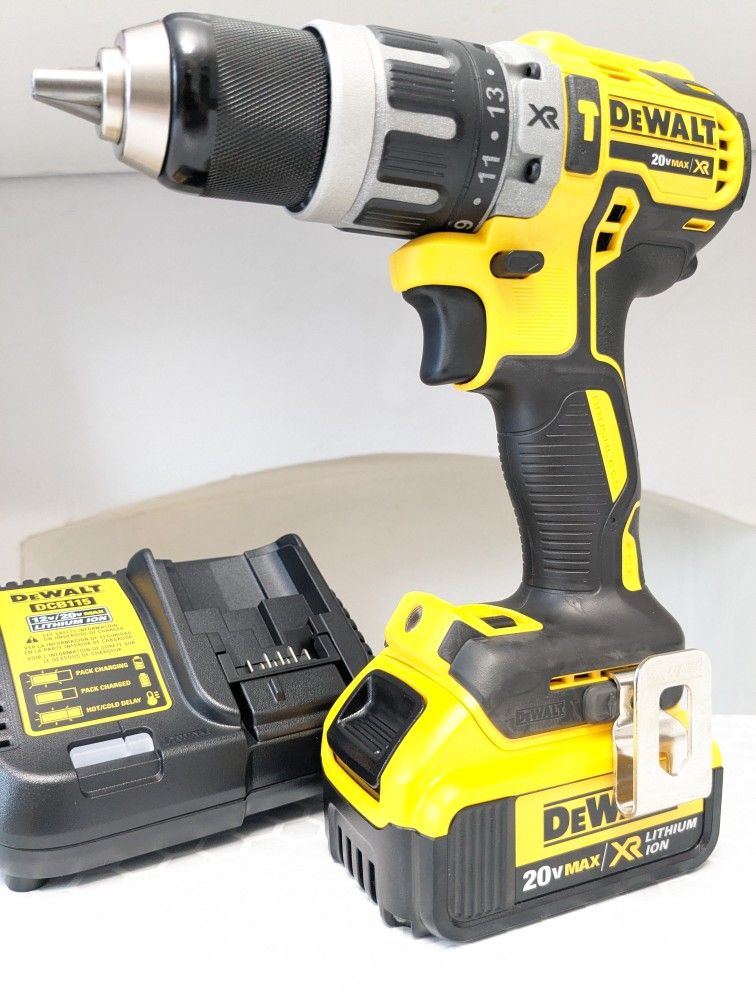 20V Max DeWalt XR 1/2" Hammer Drill Combo Kit