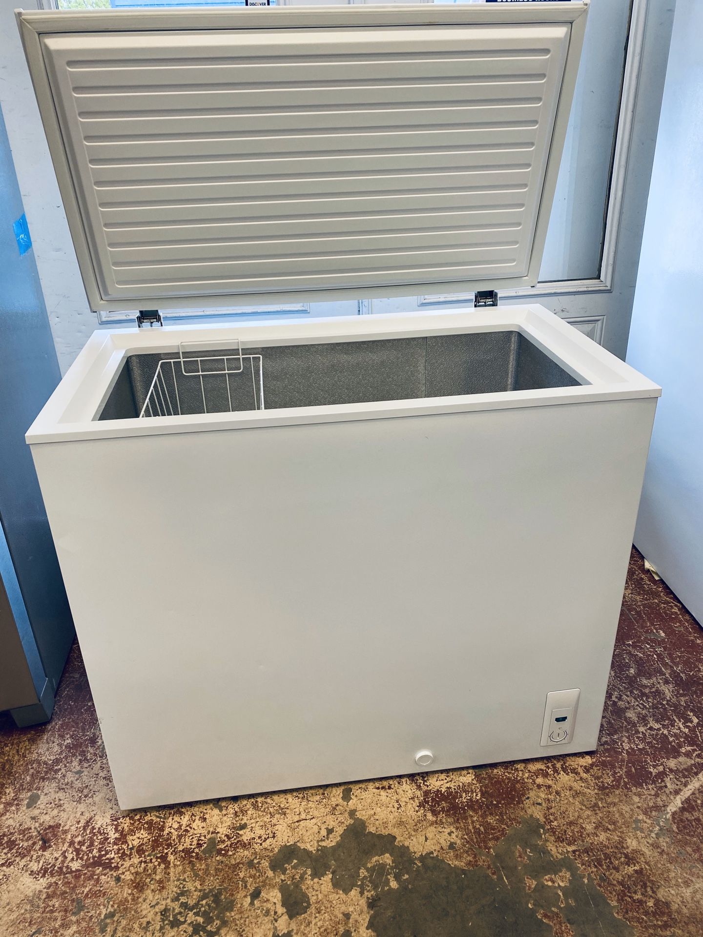 Idylis 7.1cu ft Manual Defrost Chest Freezer White for Sale in Everett