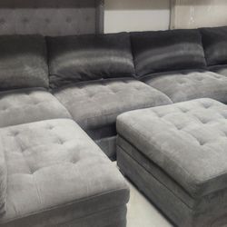 Tisdale modular sectional with a storage ottoman (Used)