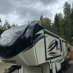 2016 Alpine Keystone fifth wheel 3600