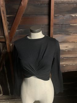 Black long sleeve crop top
