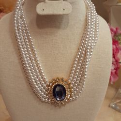 FAUX PEARL NECKLACE