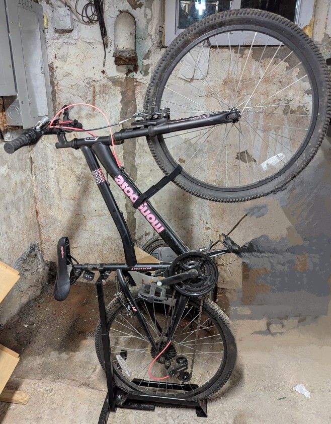 24 Inch Mongoose Mountain Bike Girls