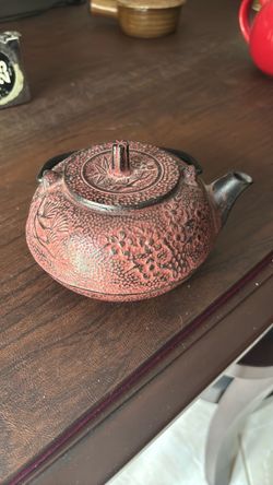Cast Iron Teapot with Floral Texture
