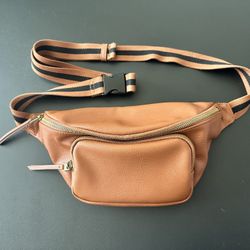 Universal Thread Crossbody Fanny Pack Bag, Faux Leather