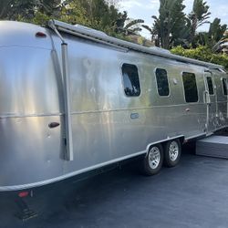 2021 AIRSTREAM CLASSIC 33 FBQ