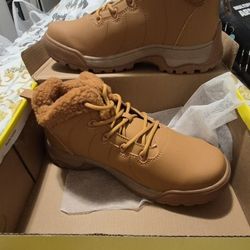 Women fur boots size 8