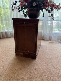 Vintage Oak Side Table / Nightstand with Magazine Rack (Project/Repair)